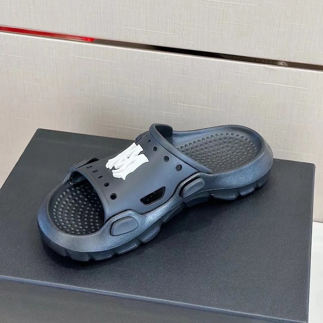 Men's shoes 💰P320💰amiri high-end boutique luxury slippers, 1:1 high-end quality, casual and sunny, loose and comfortable, the highest version of high-quality boutique, a must-have in summer! Code number: 39--46